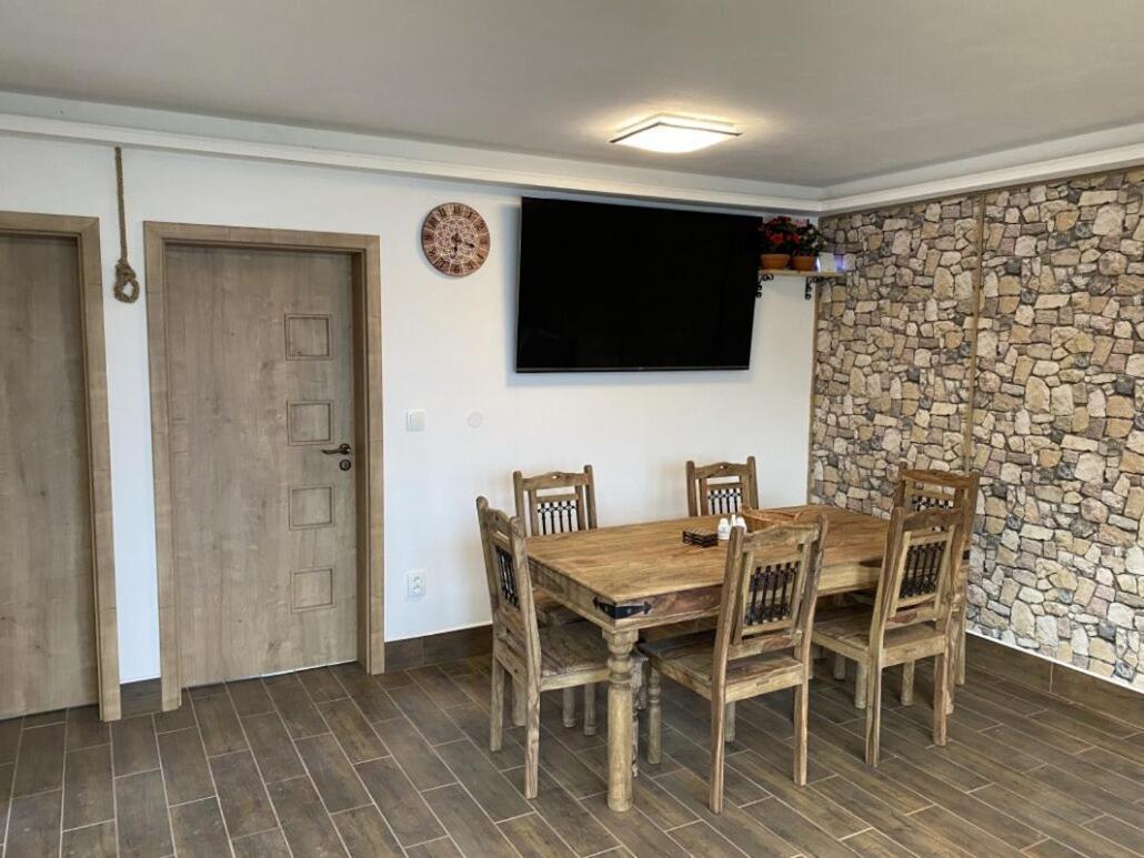 Apartmany U Dlouhana Kadan Luaran gambar